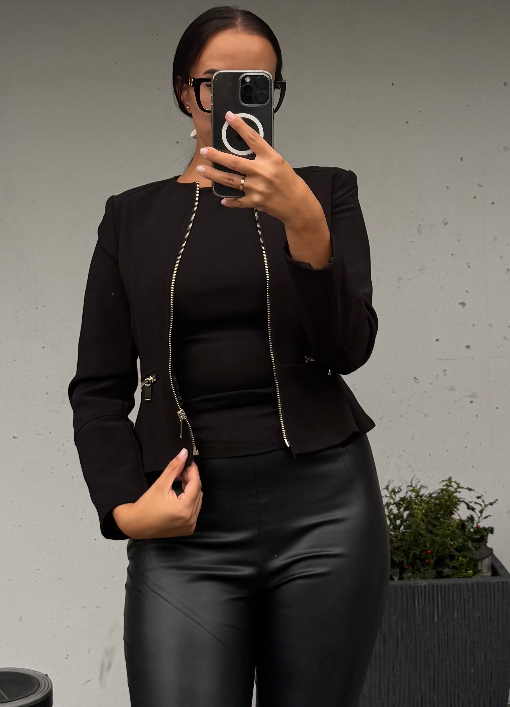 Veste noire zippée