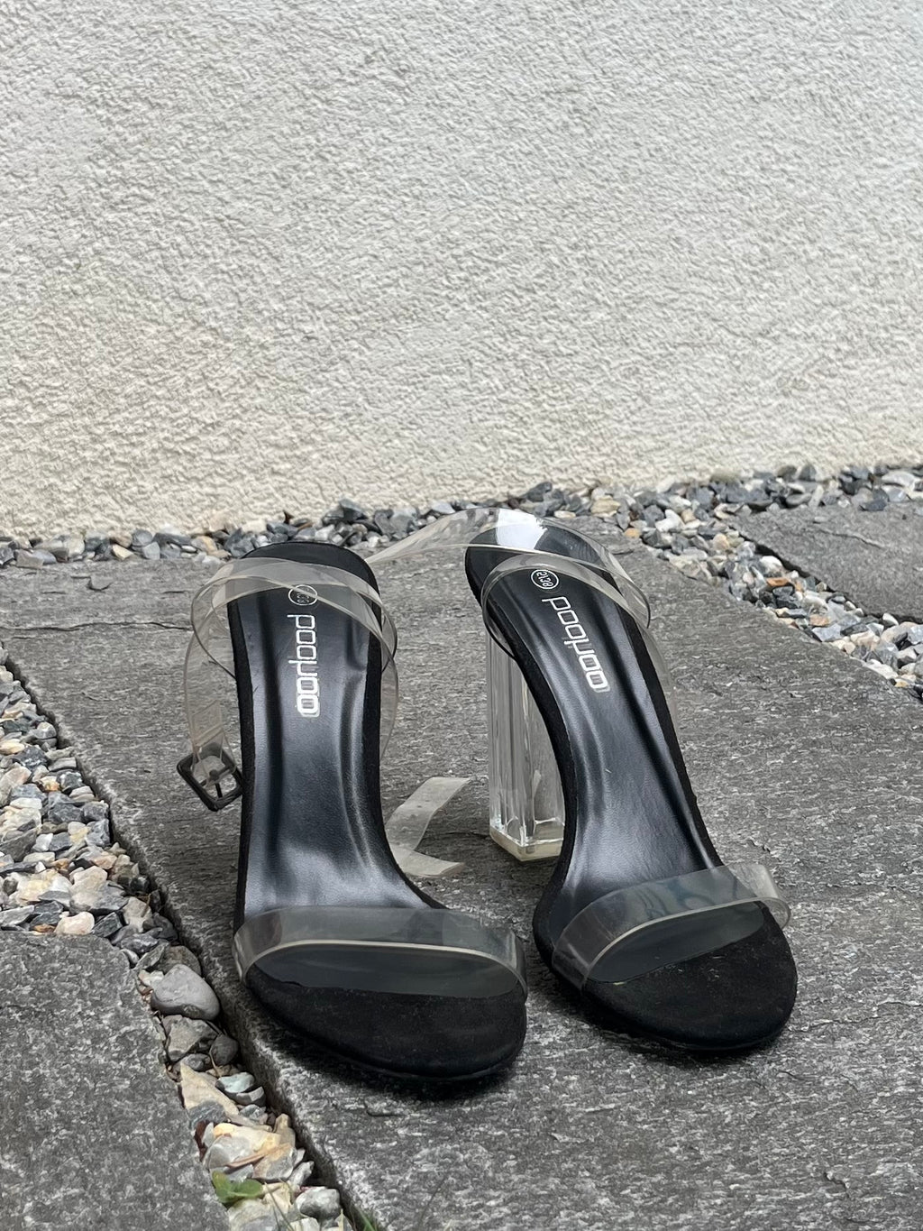 Sandales à talons transparentes