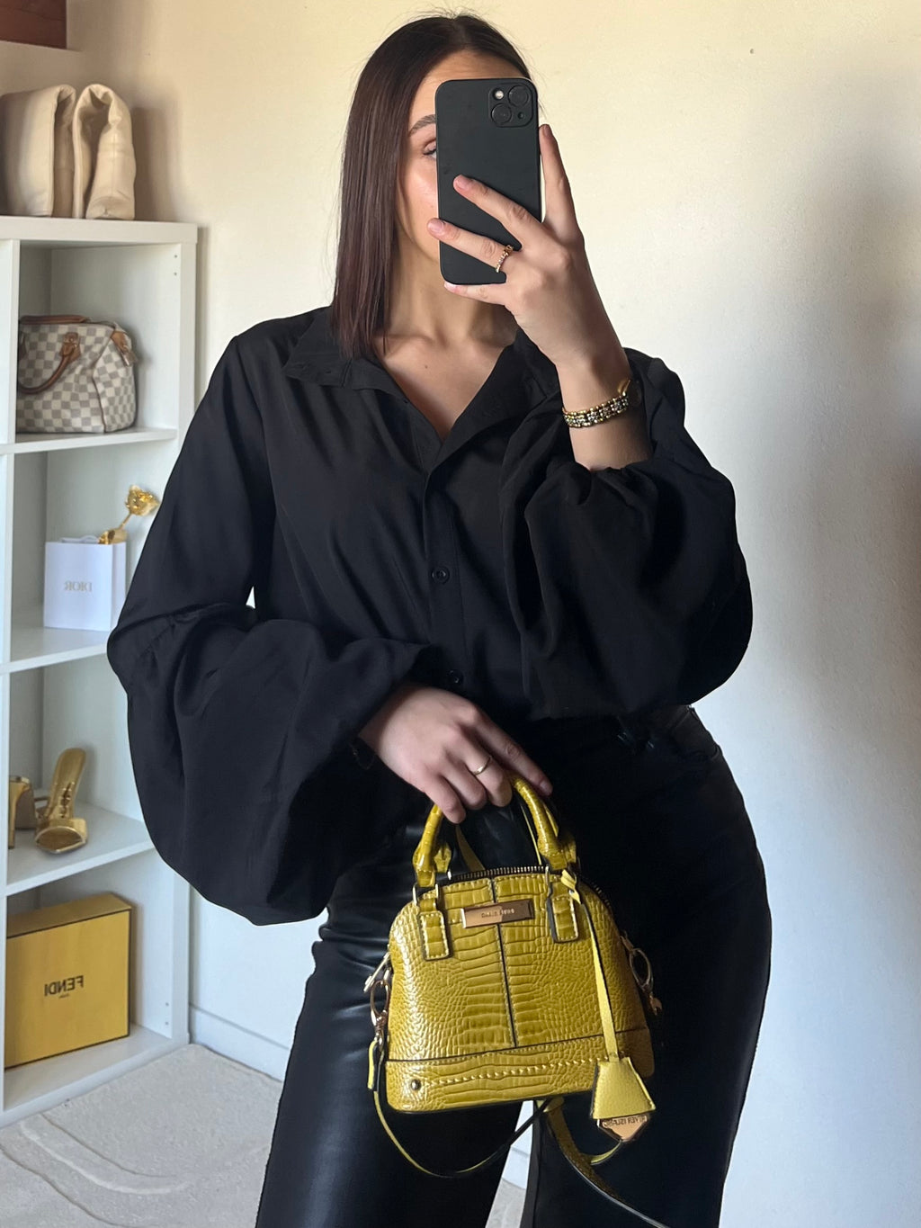 Chemise noir à manches amples