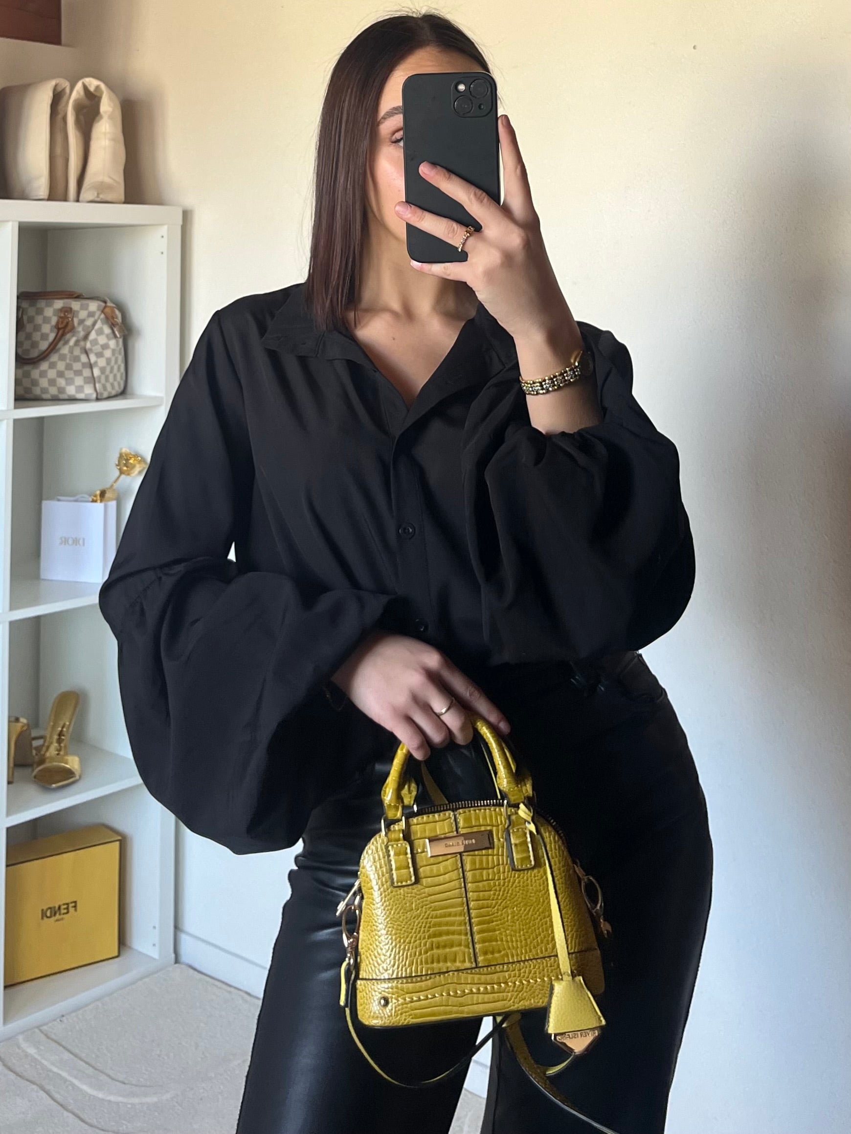 Chemise noir à manches amples