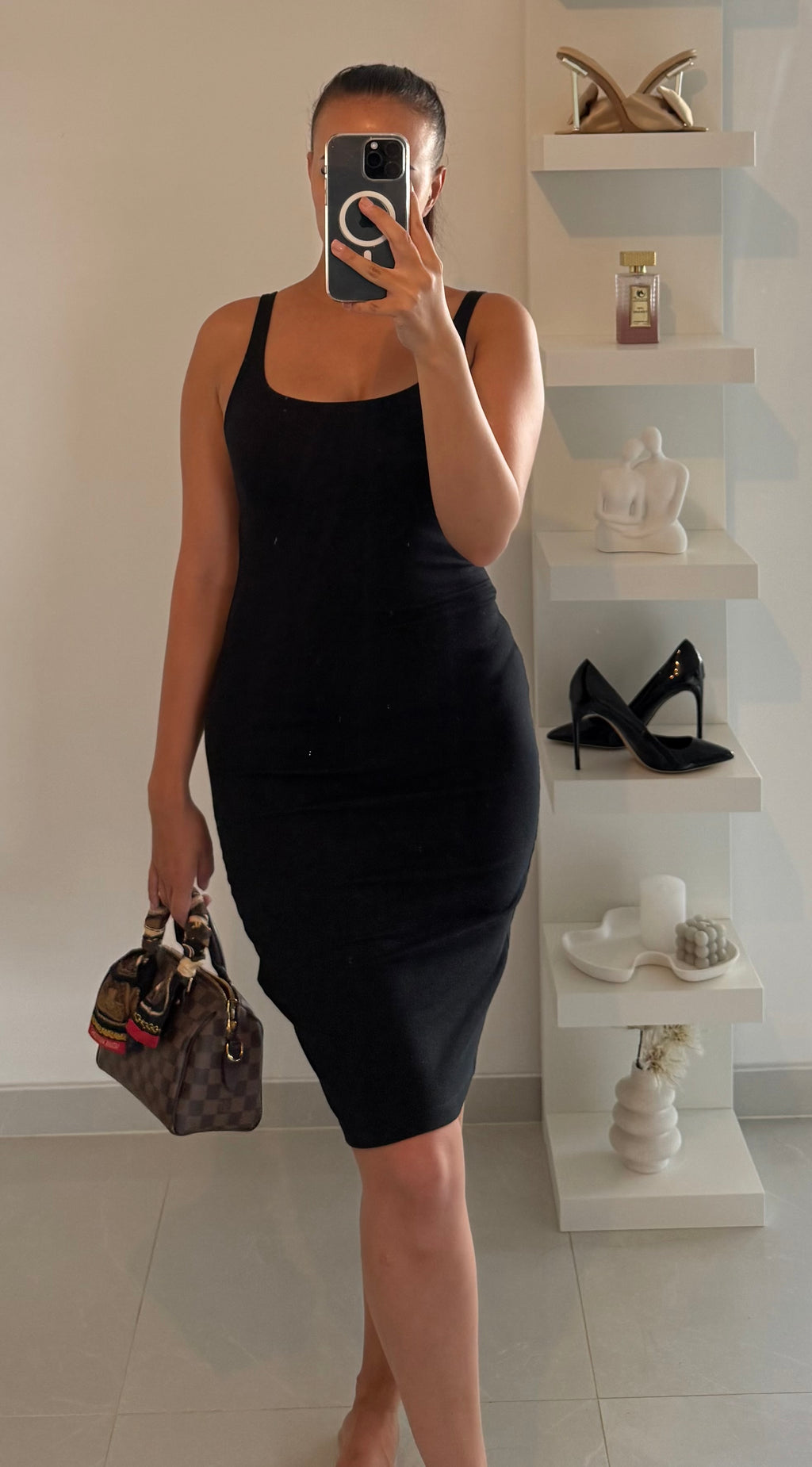 Robe noire basique
