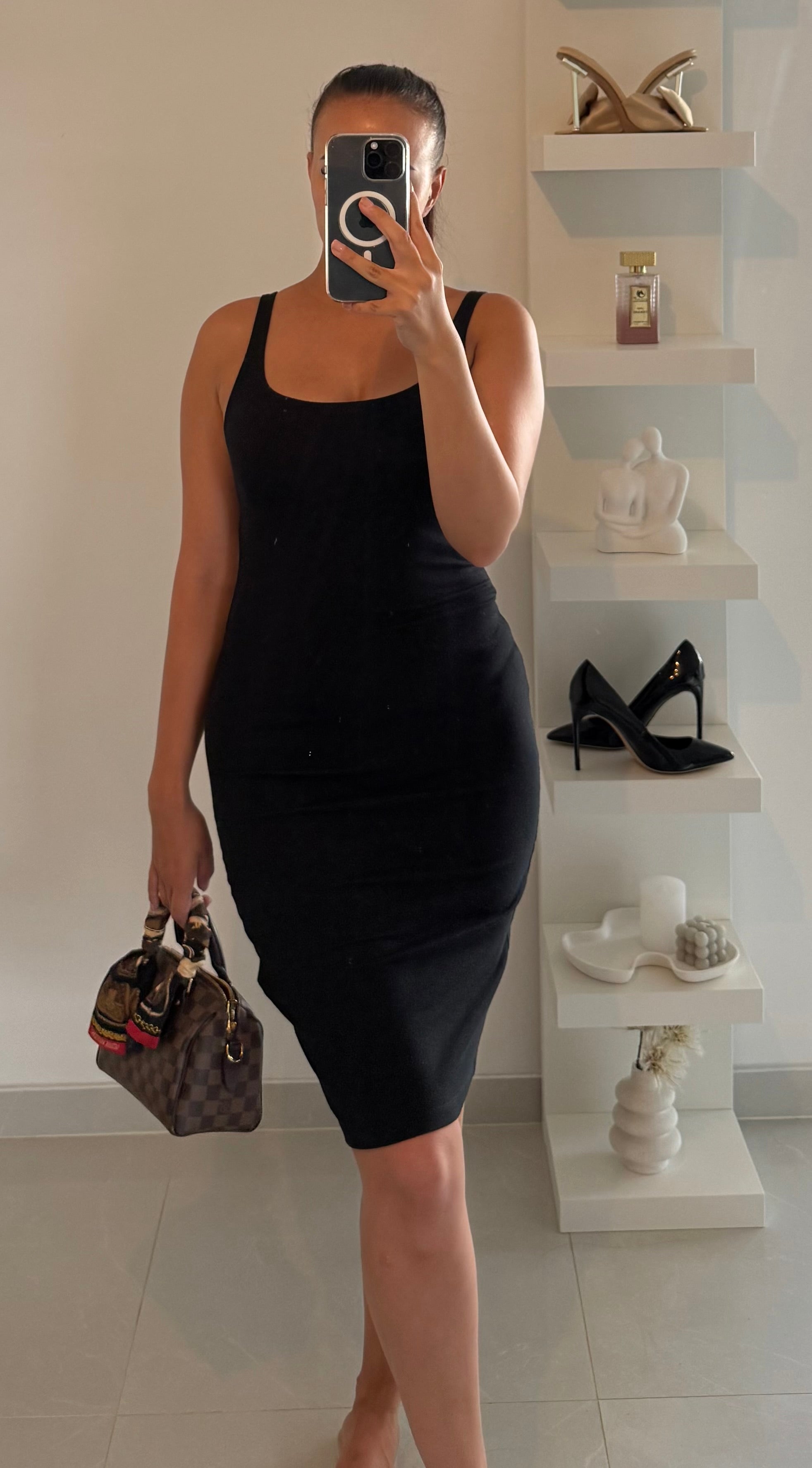 Robe noire basique