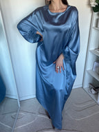 Abaya satinée à plumes