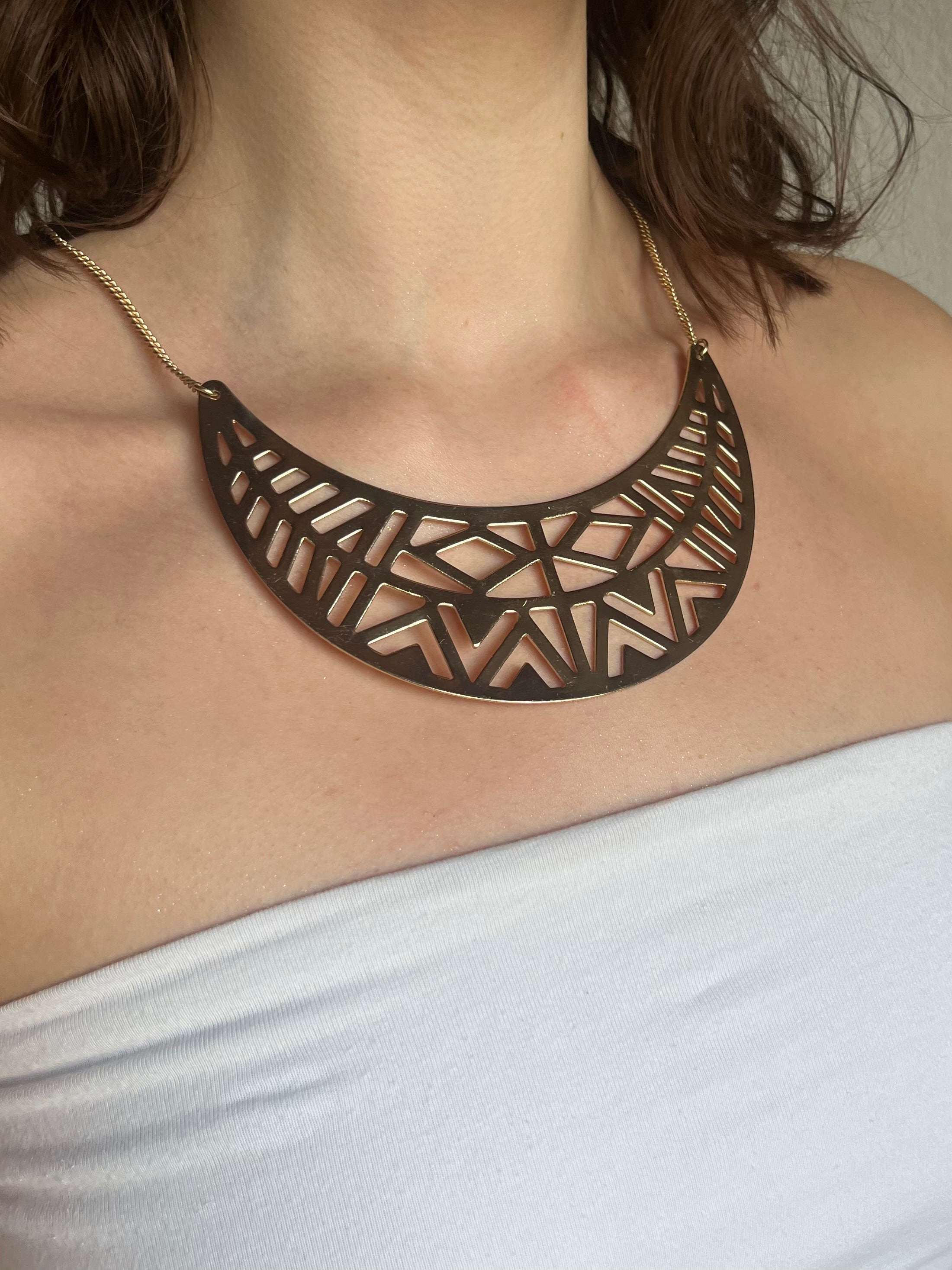 Collier en demi lune