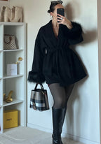 Manteau à manches en fausse fourrure ajusté à la taille