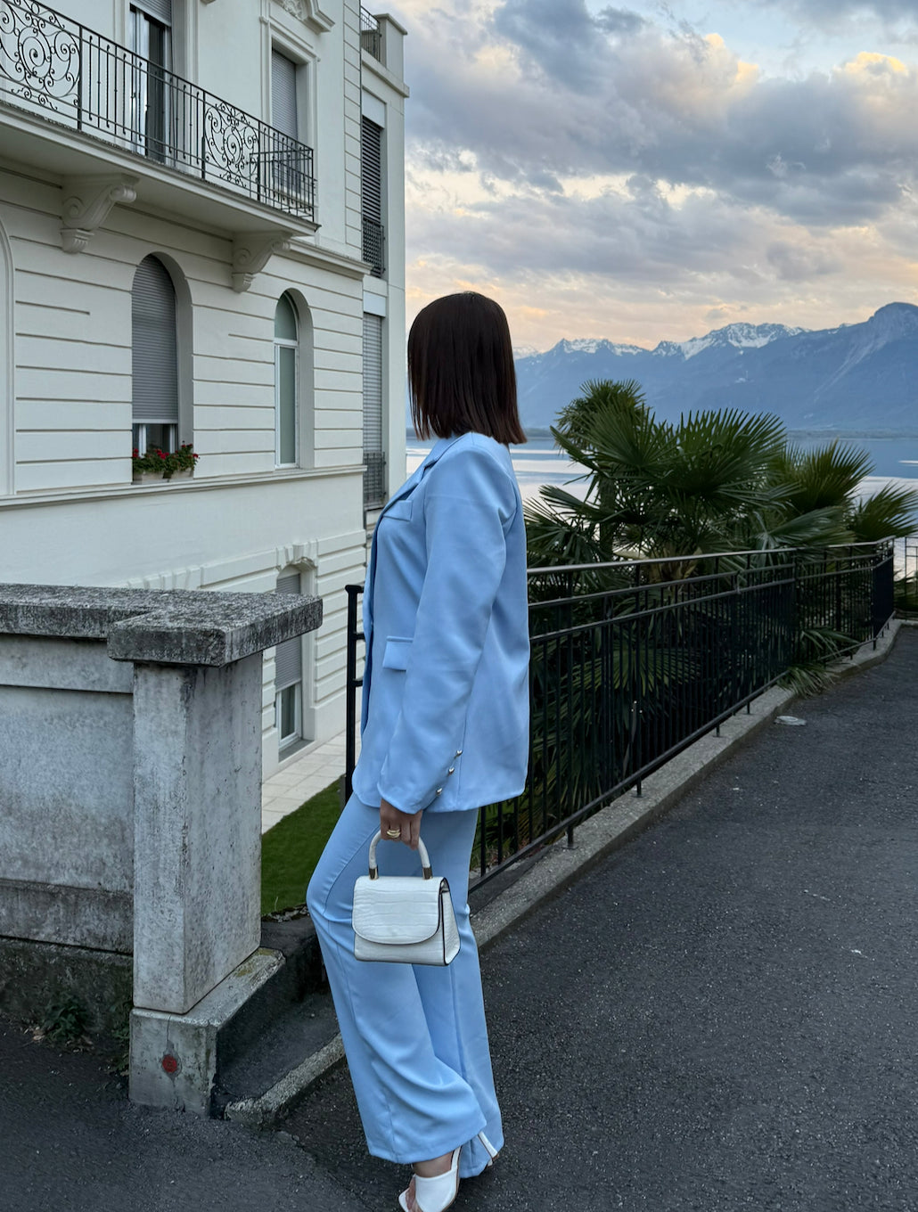 Ensemble 2 pièces: blazer structuré et pantalon évasé