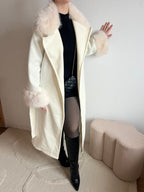 Manteau à col et manches fourrures