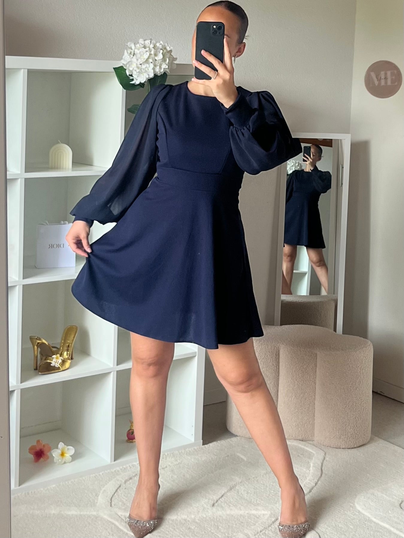 Robe courte à manches transparentes