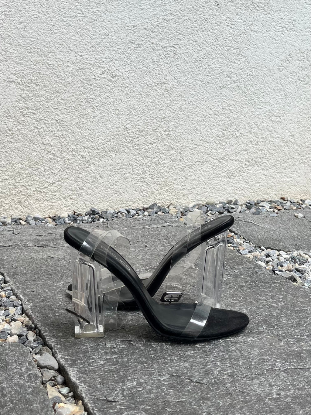 Sandales à talons transparentes