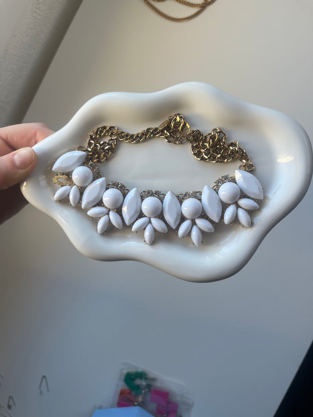 Collier en pierres blanches