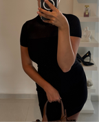 Robe noire à manches courtes