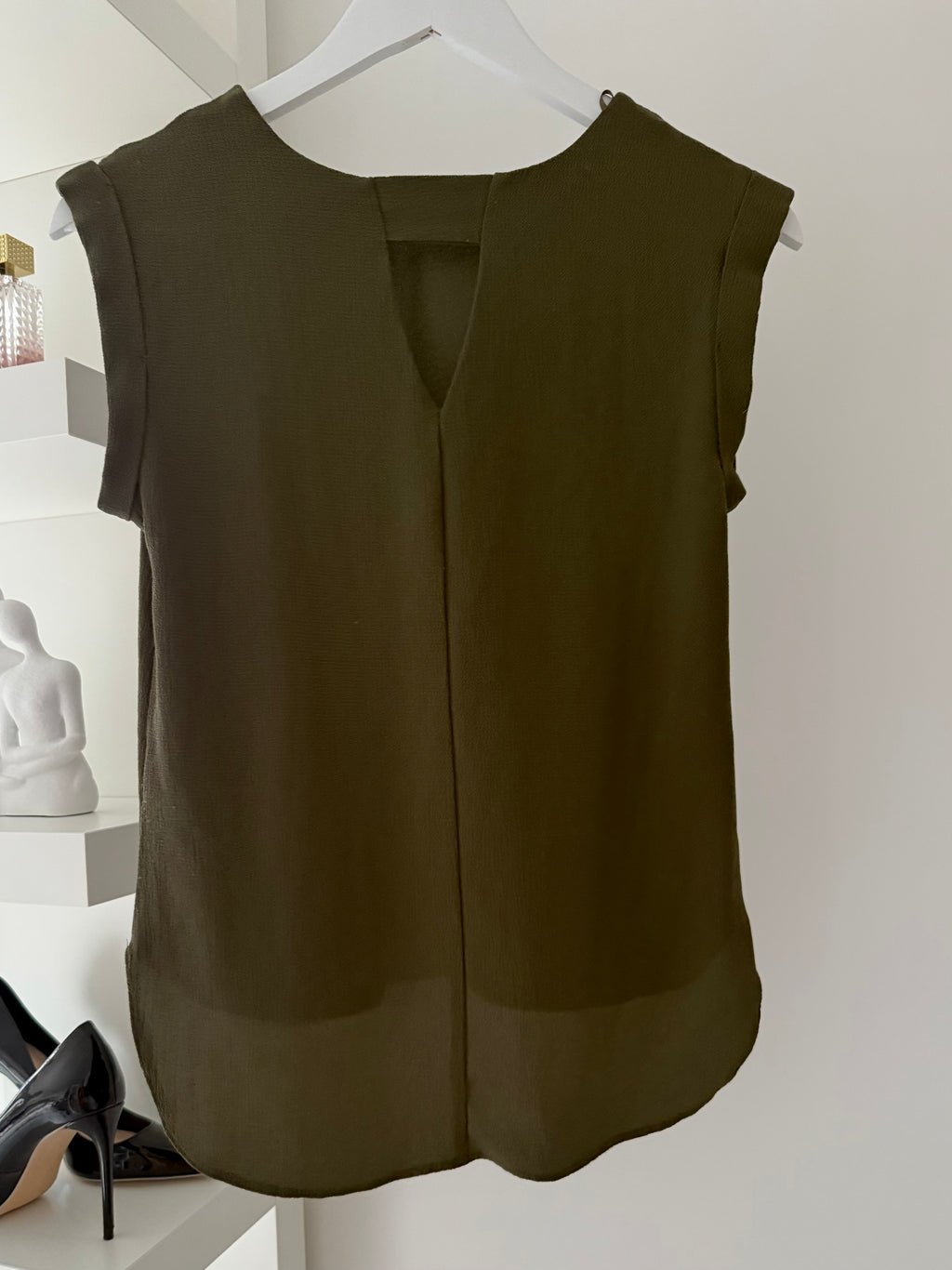Top fluide kaki sans manches