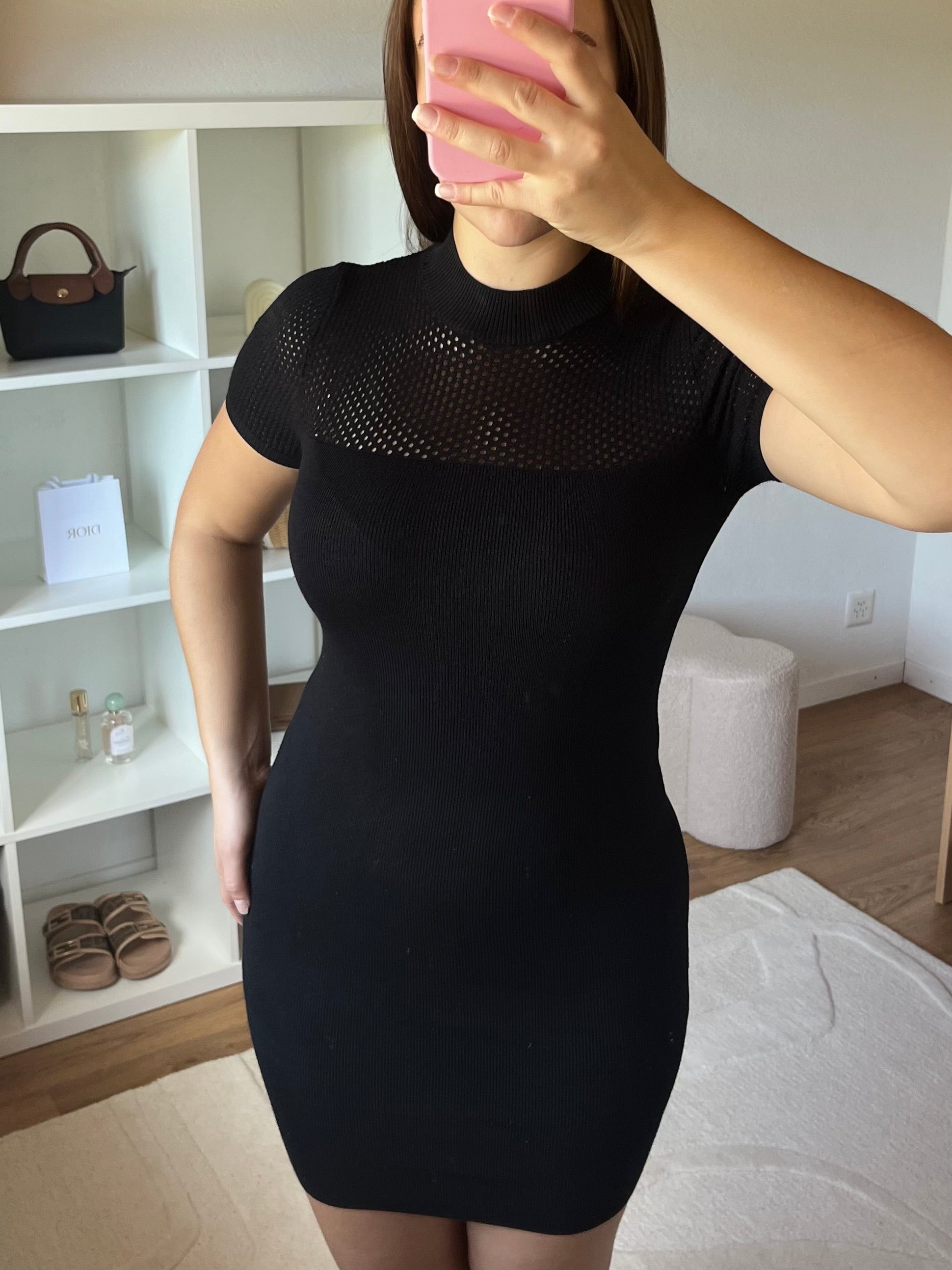 Robe courte à col transparent