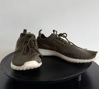 Nike kaki