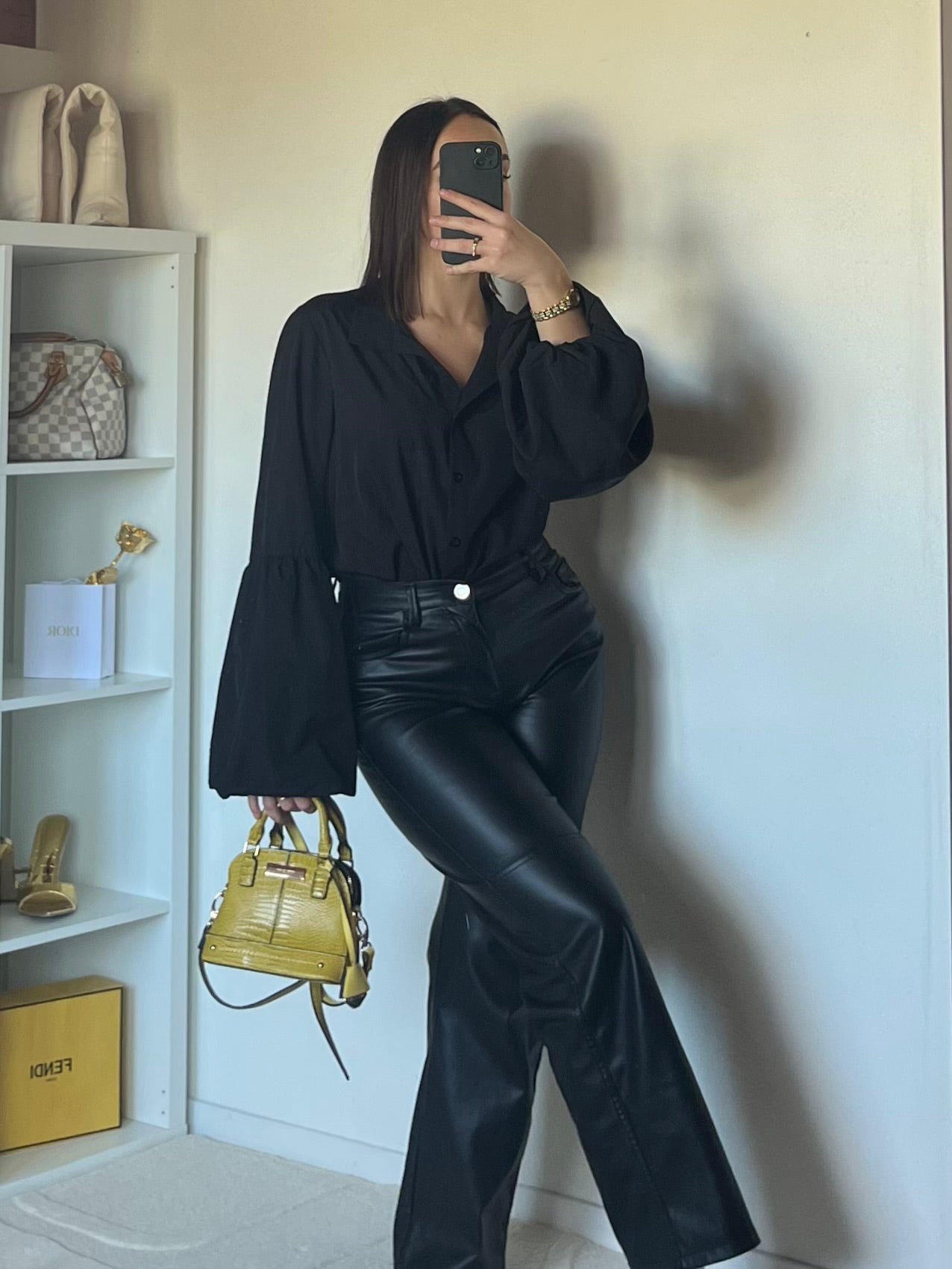 Chemise noir à manches amples