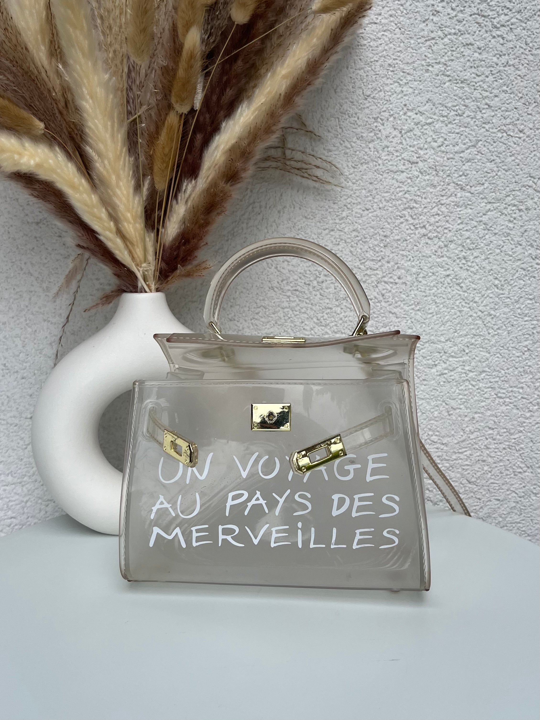 Sac a main un voyage au pays des merveilles