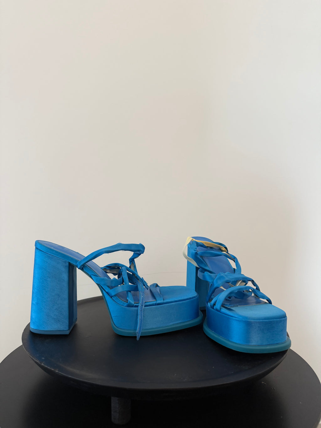 Sandales plateformes satin bleu