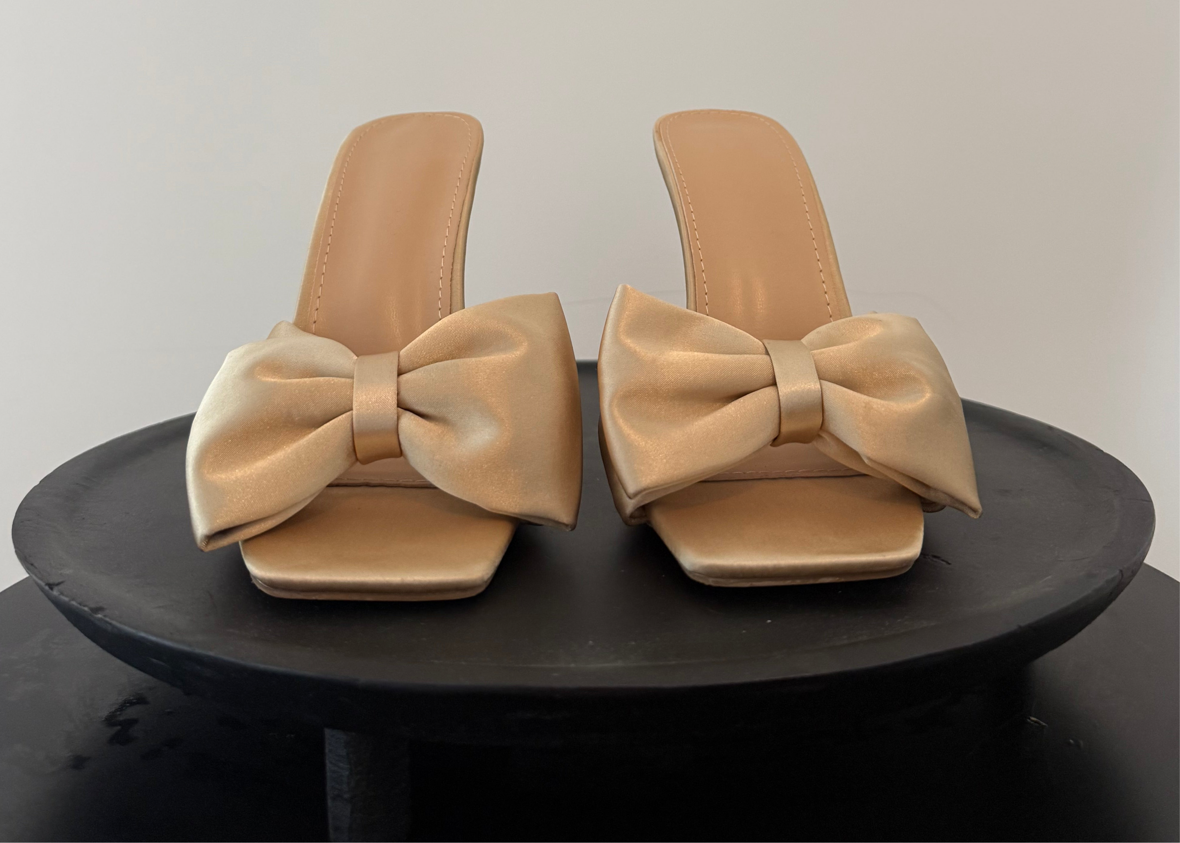 Mules dorées à talons