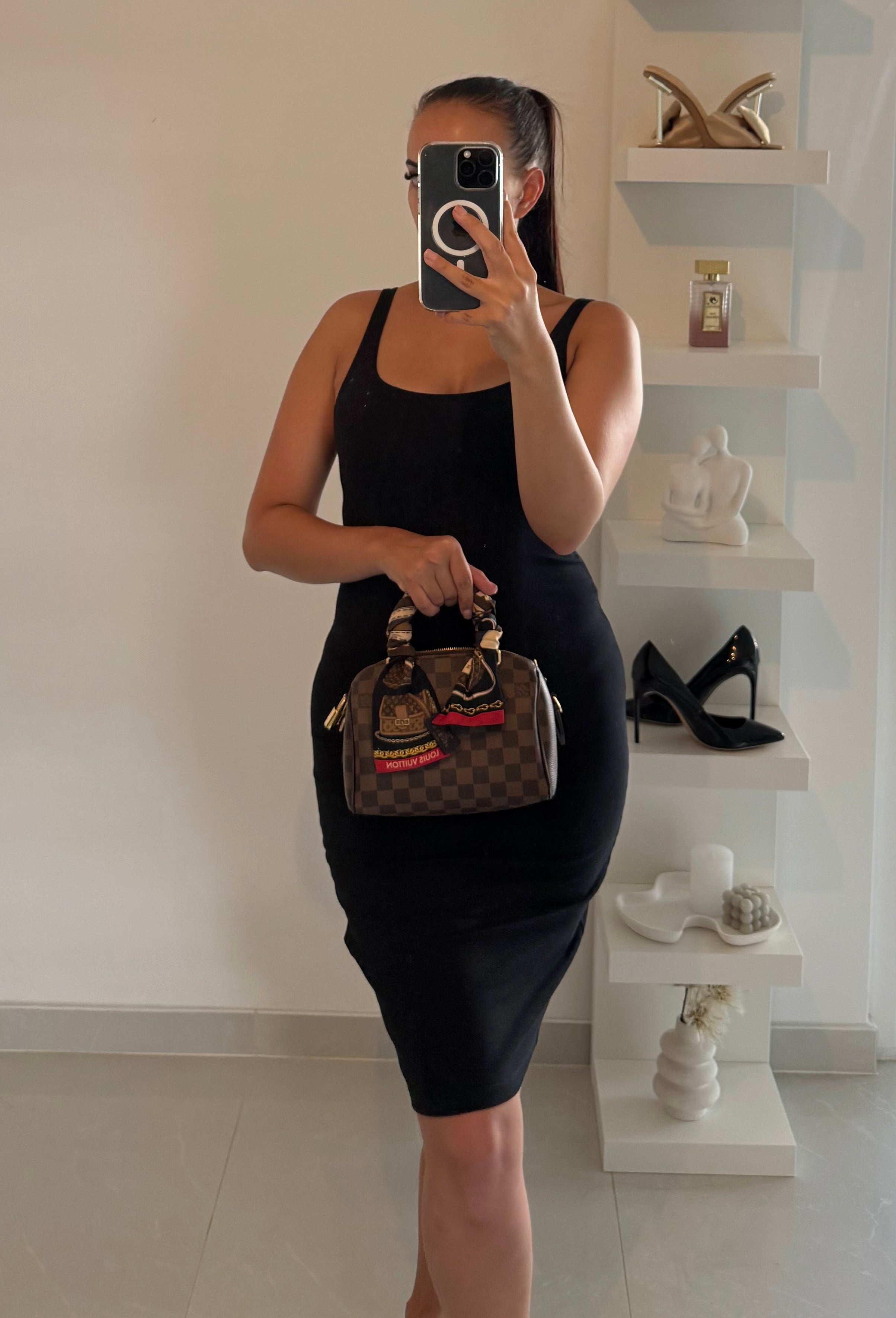 Robe noire basique