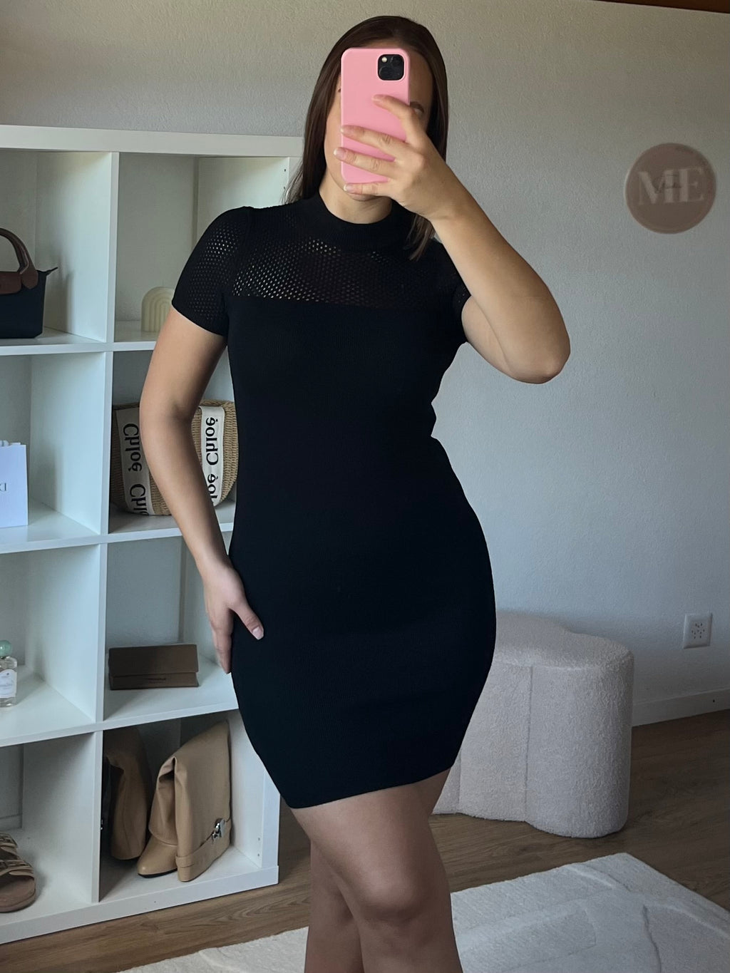 Robe courte à col transparent