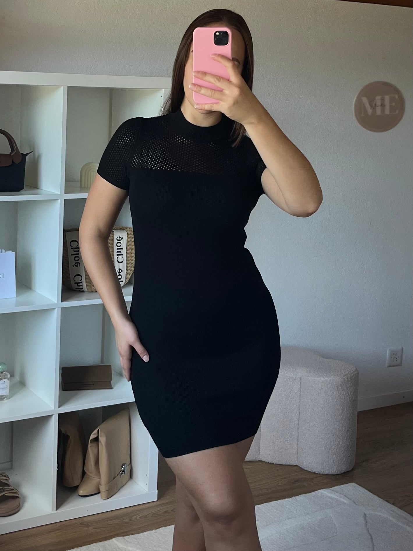 Robe courte à col transparent
