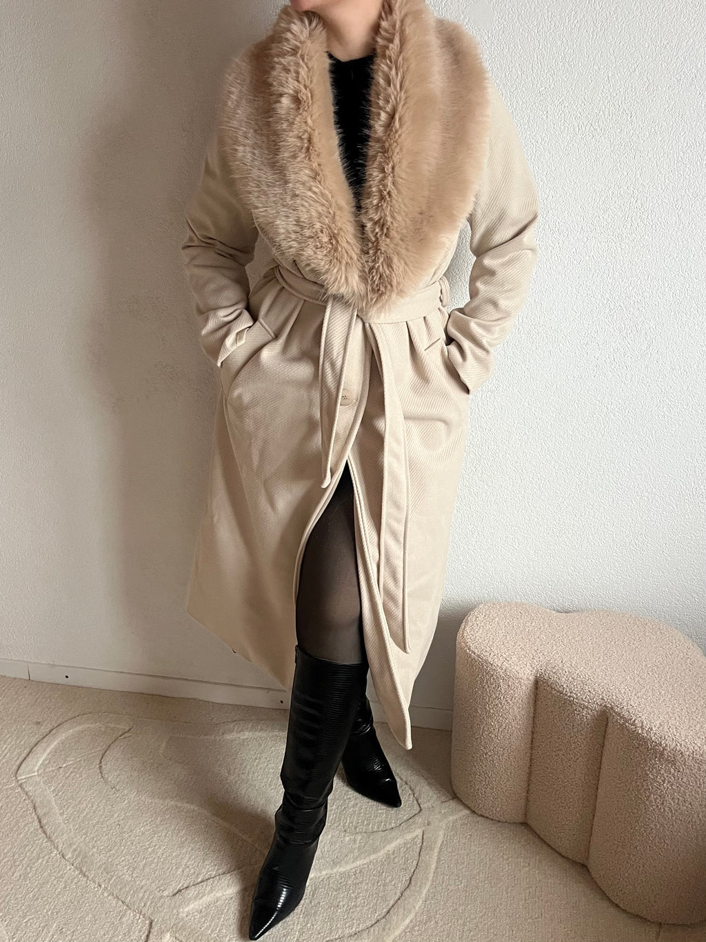 Manteau à col fourrure