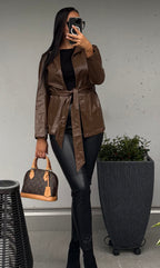 Veste brune centrée