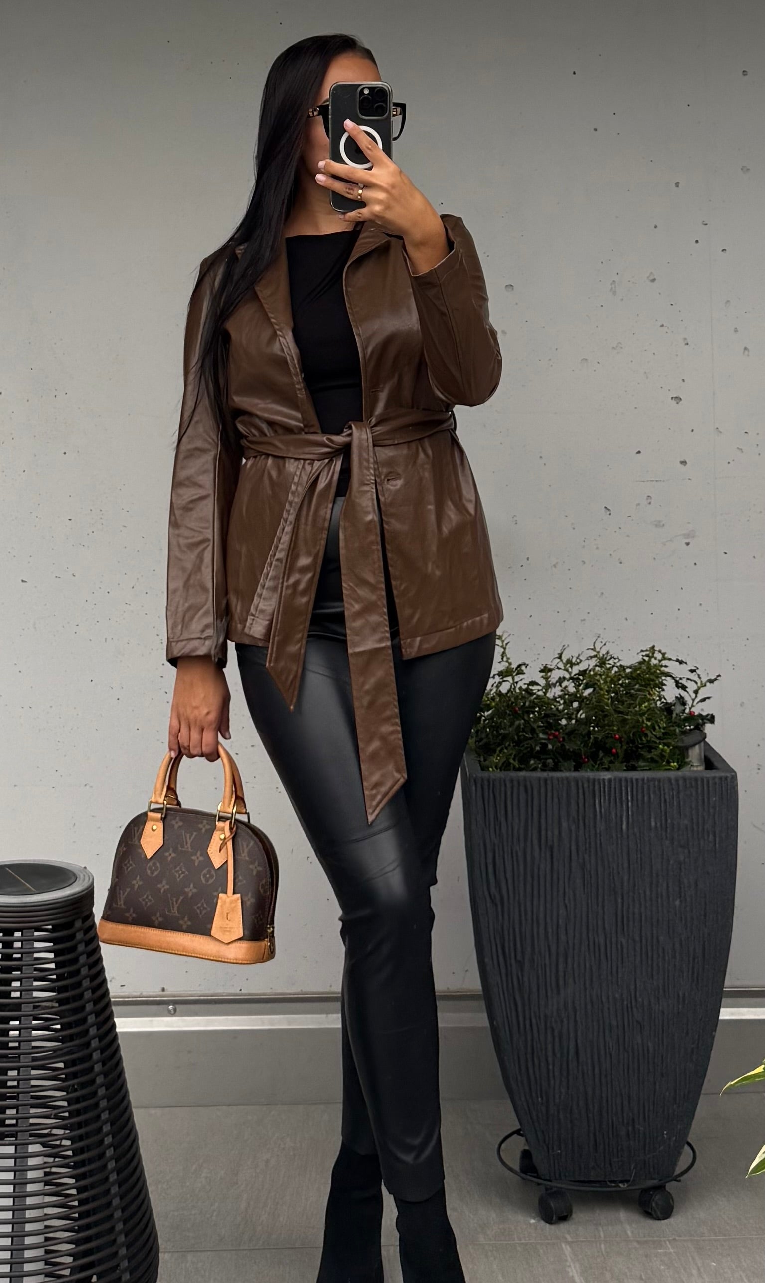 Veste brune centrée