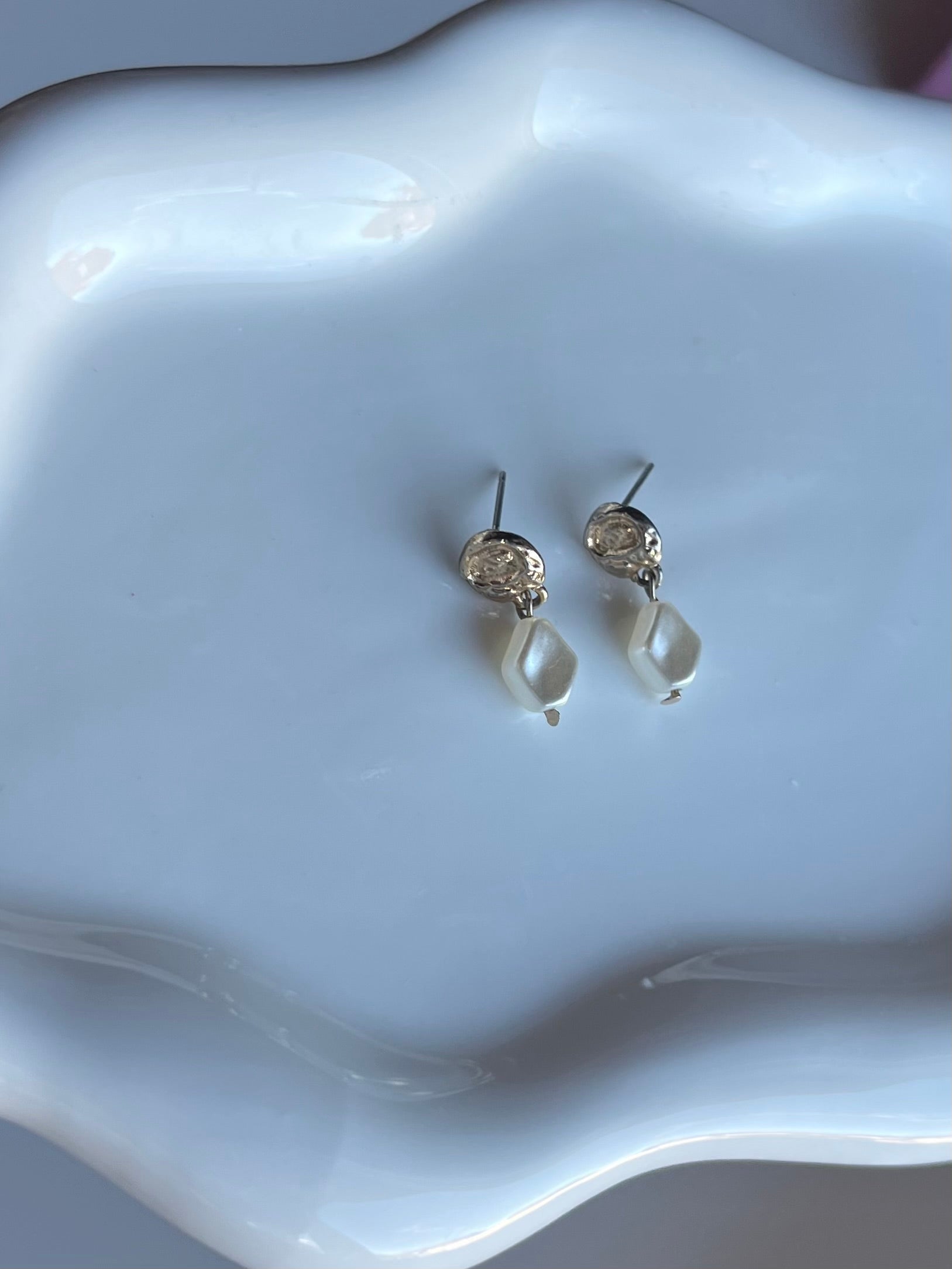 Boucles d’oreilles dorées à perles