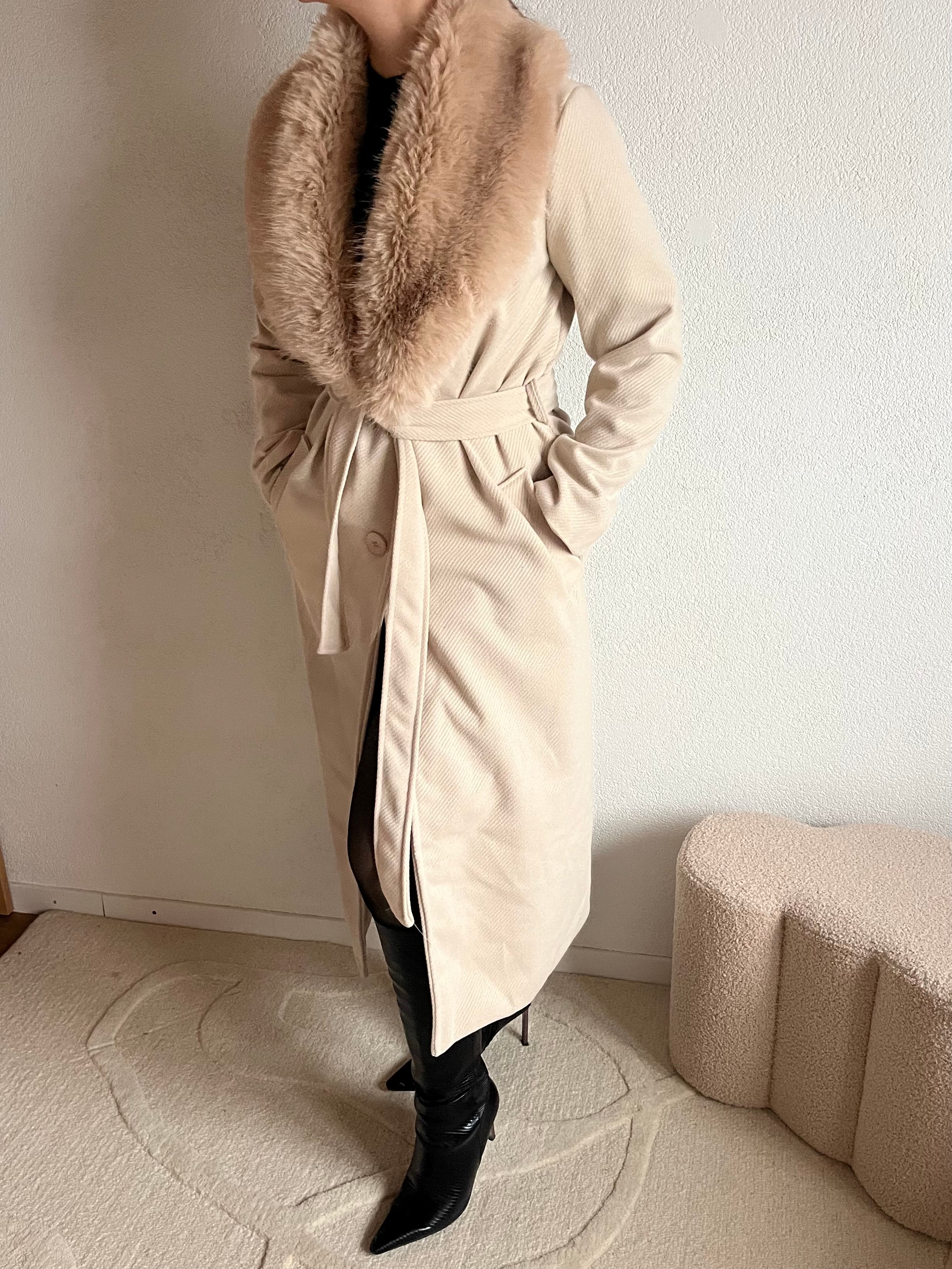 Manteau à col fourrure