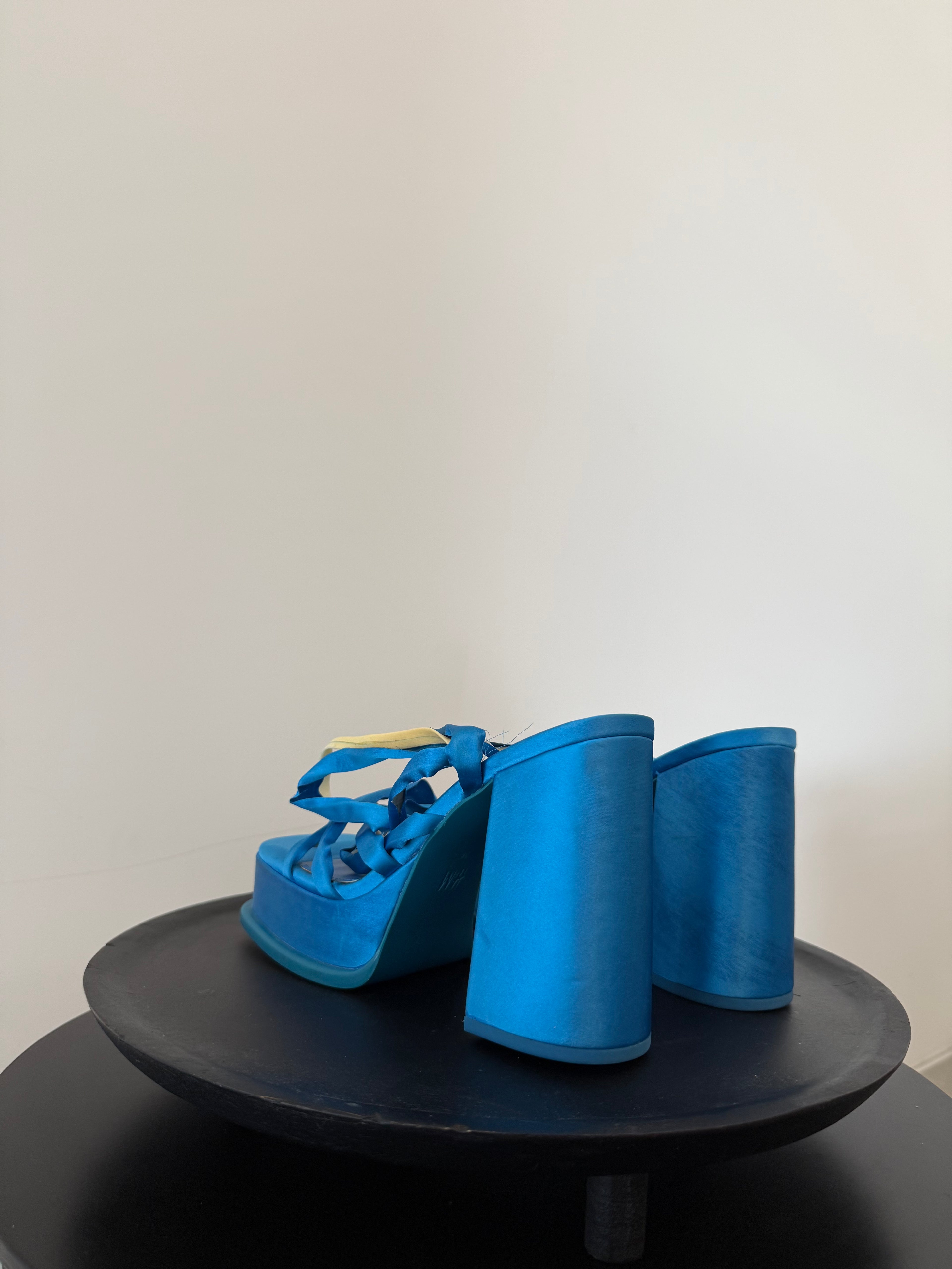 Sandales plateformes satin bleu