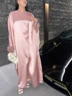 Abaya satinée à plumes