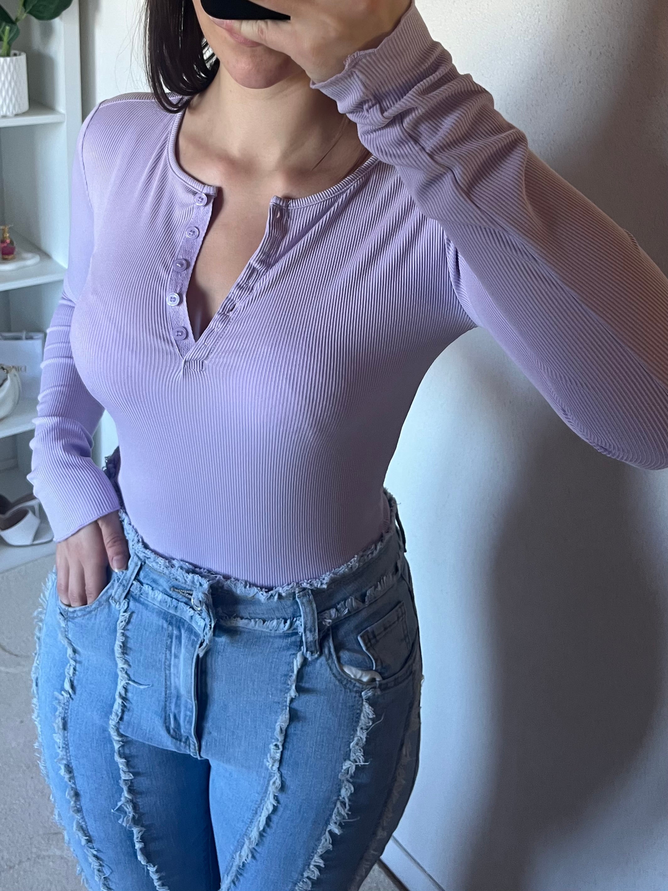 Haut à décolleté boutonné