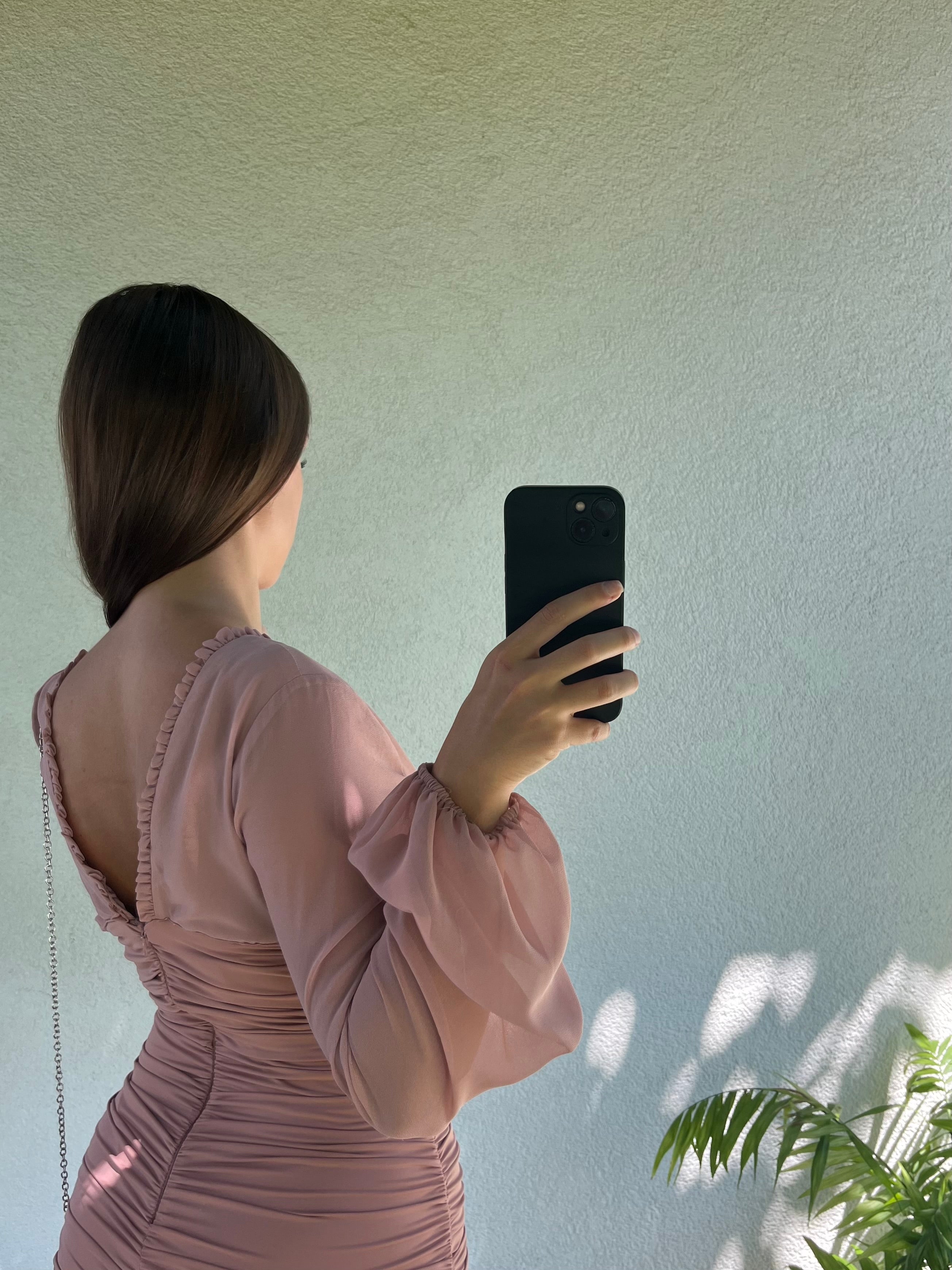 Robe moulante plissée