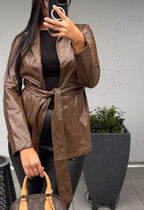 Veste brune centrée