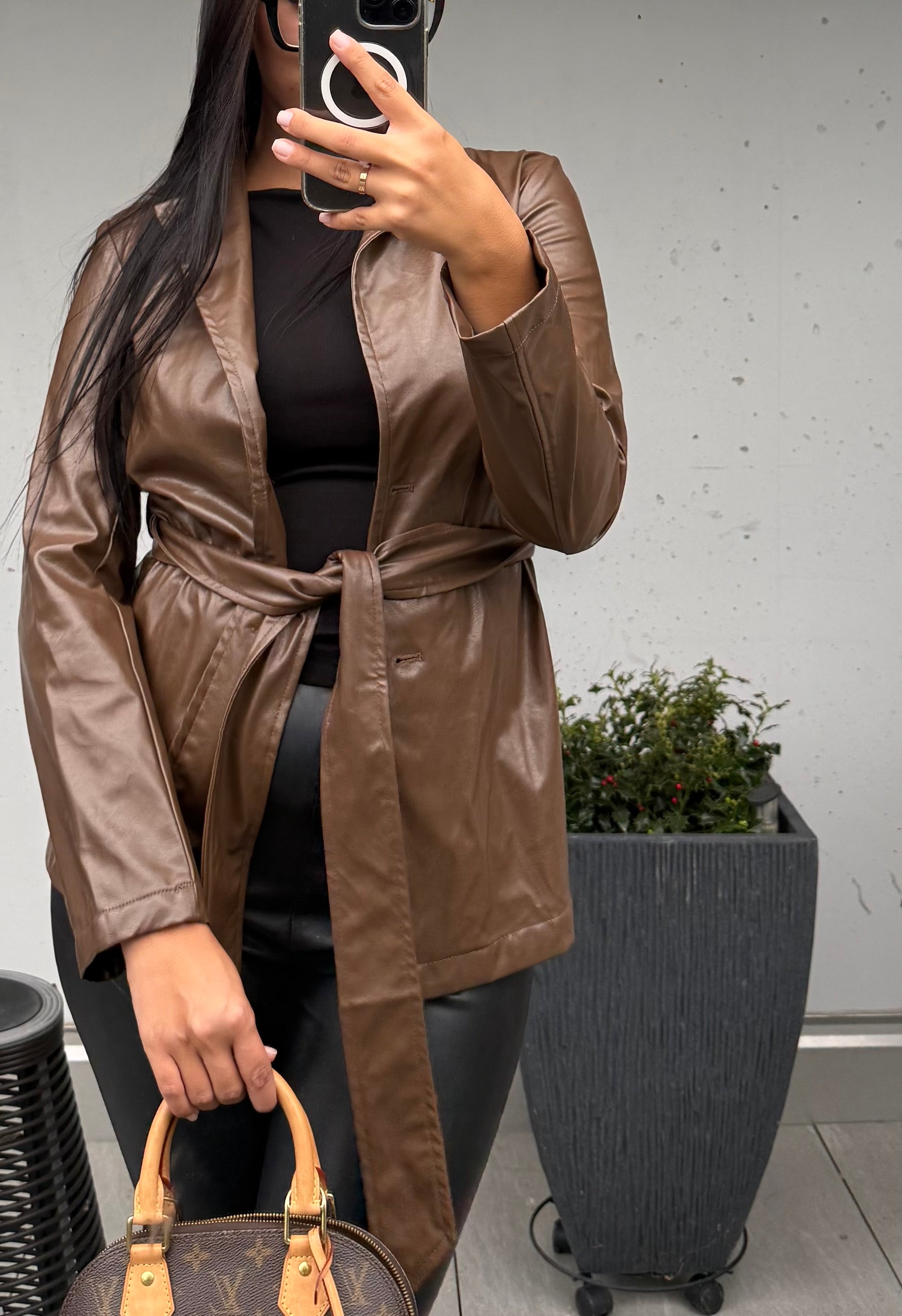 Veste brune centrée