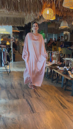 Abaya satinée à plumes