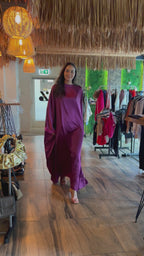 Abaya satinée à plumes